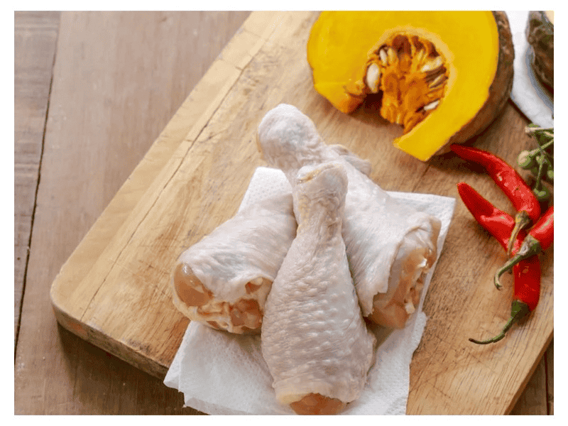 Thịt gà được biết đến là một nguồn cung cấp nhiều loại axit amin cần thiết, trong đó có cả Cystine