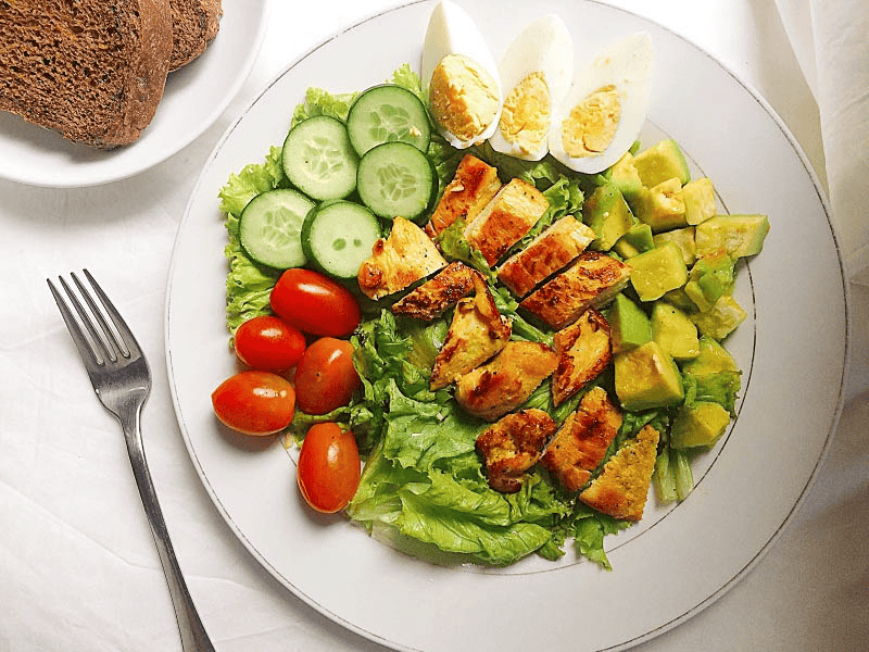 Salad ức gà tươi mát, bổ dưỡng