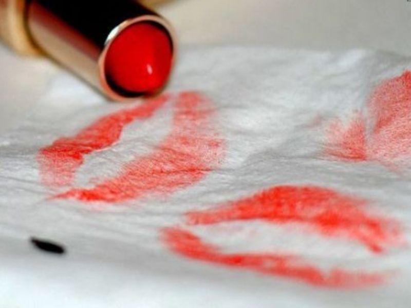 Xác định loại son môi và chất liệu vải 