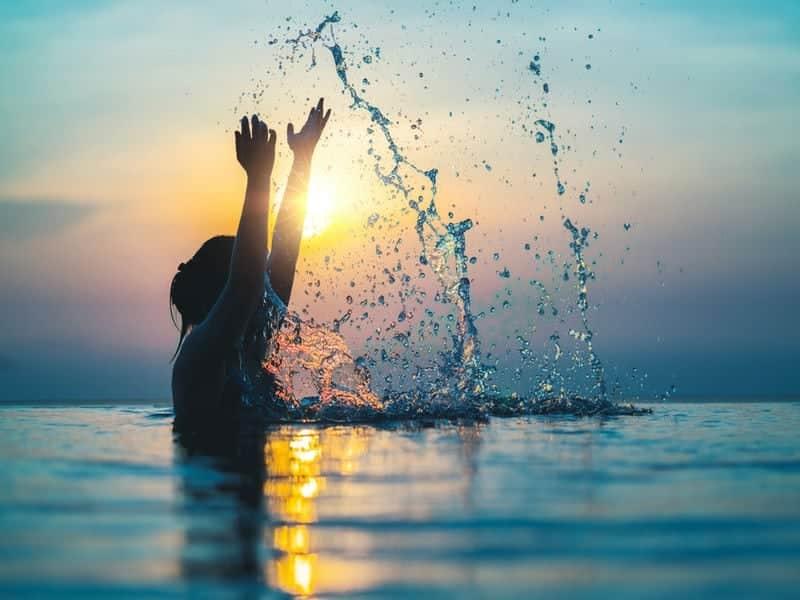 Có thể bơi vào sáng sớm để tăng cường thể lực