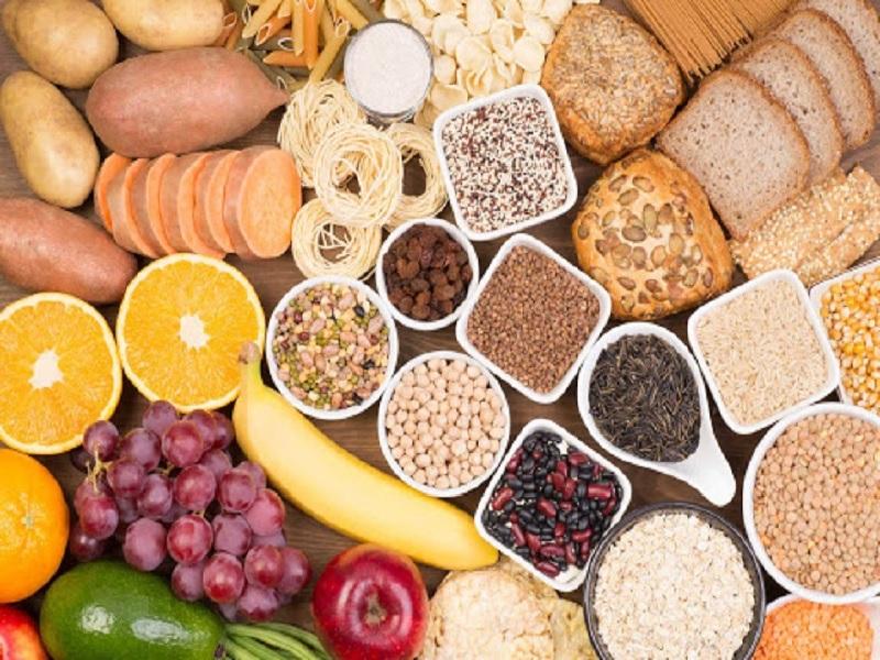 Nên ăn một chút trước khi bơi dài
