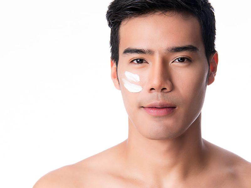 Chu trình chăm sóc da mùa nắng nóng không thể thiếu kem dưỡng ẩm