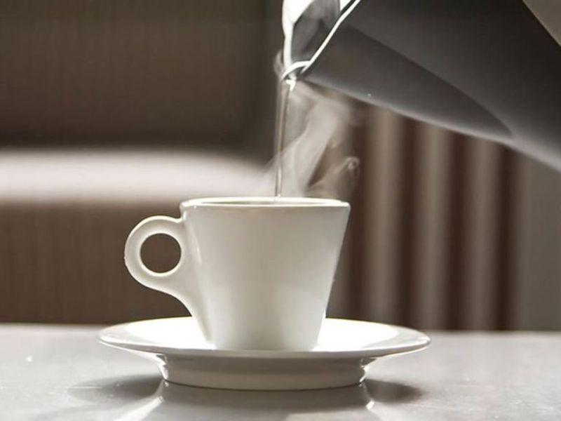 cách tẩy sơn đã khô trên quần áo