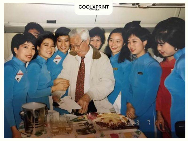 dong-phuc-vietnam-airline-thay-doi-qua-tung-thoi-ky-nhu-the-nao-4044