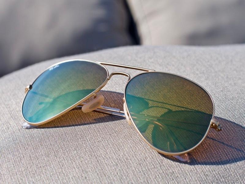 Aviator Flash Lens Sunglasses là mẫu kính phù hợp cho cả nam và nữ giới 