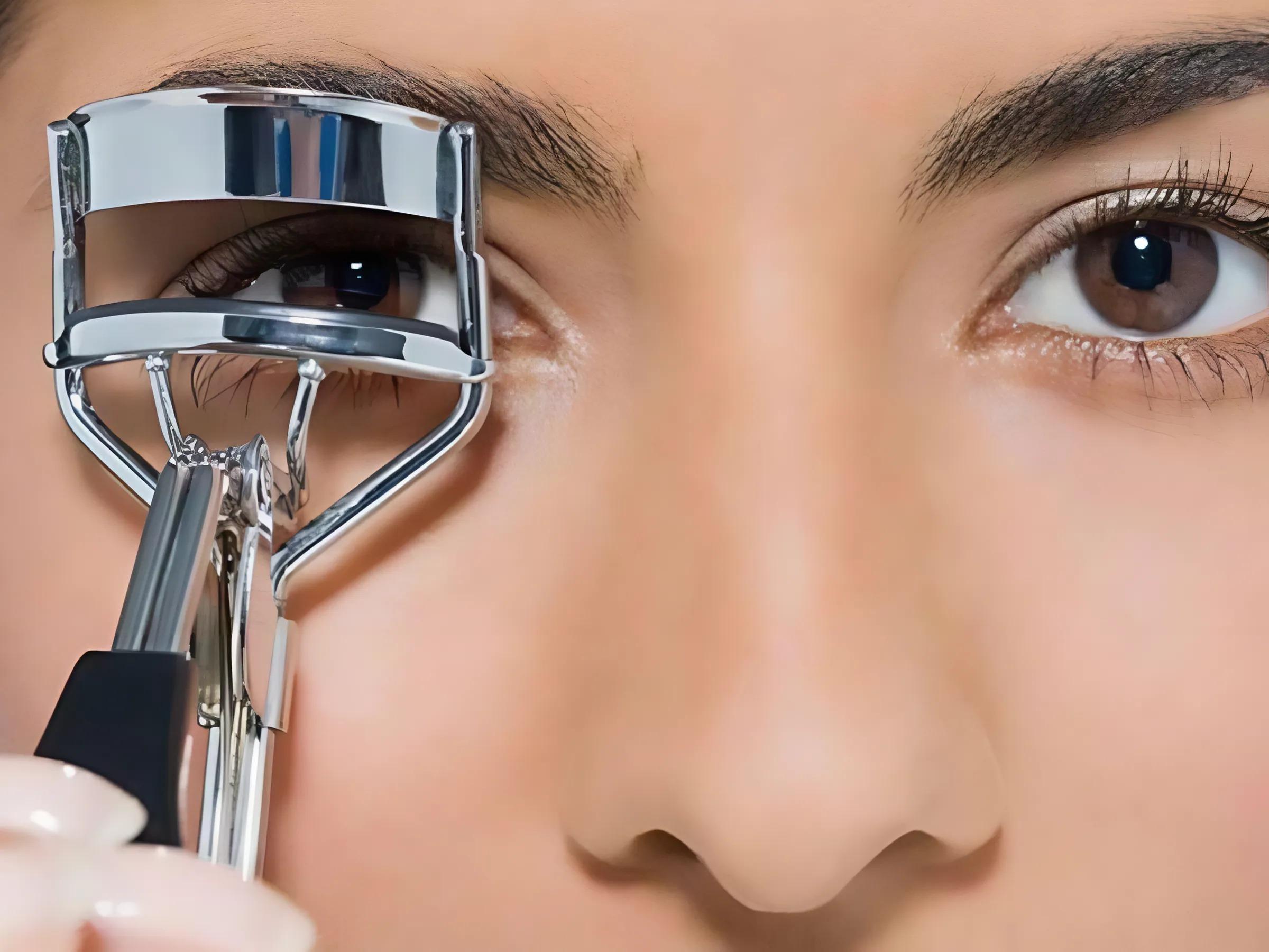 Mở Rộng Cửa Sổ Tâm Hồn - Bấm Mi & Chuốt Mascara