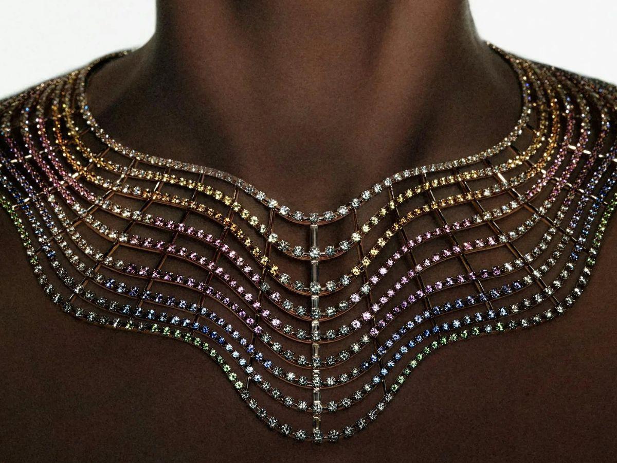 Pierre Hardy đã kết hợp kết cấu hình học và màu sắc theo cách thật đặc biệt