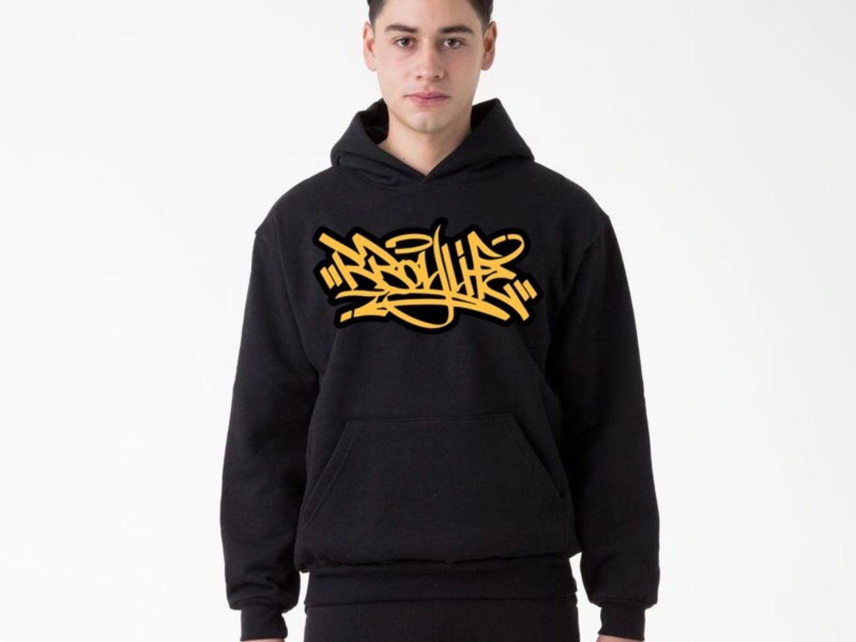 Áo Sweater hoặc Hoodie basic trơn màu giúp giữ ấm hiệu quả
