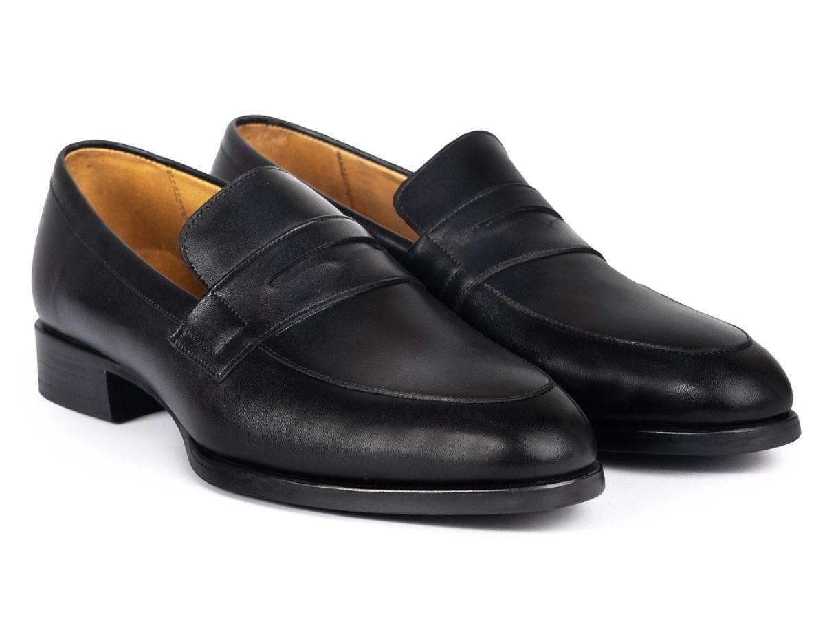 Giày Loafers hoặc Derbies giúp nâng tầm sự lịch lãm
