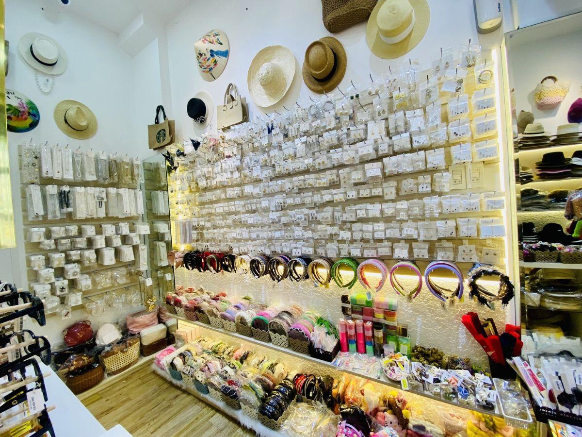 SAMAN STORE là shop phụ kiện thời trang nổi bật ở khu trung tâm