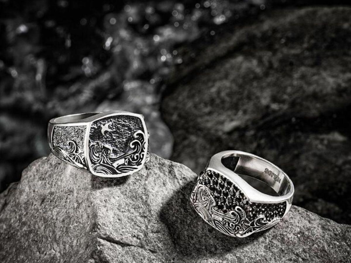 Helios là thương hiệu trang sức bạc dành cho nam giới khá nổi tiếng