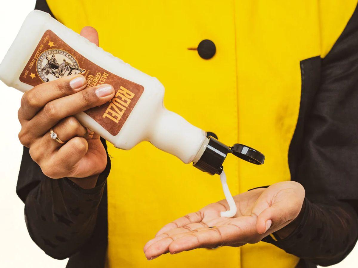 Reuzel Daily Conditioner là sản phẩm dầu xả có công thức nhẹ