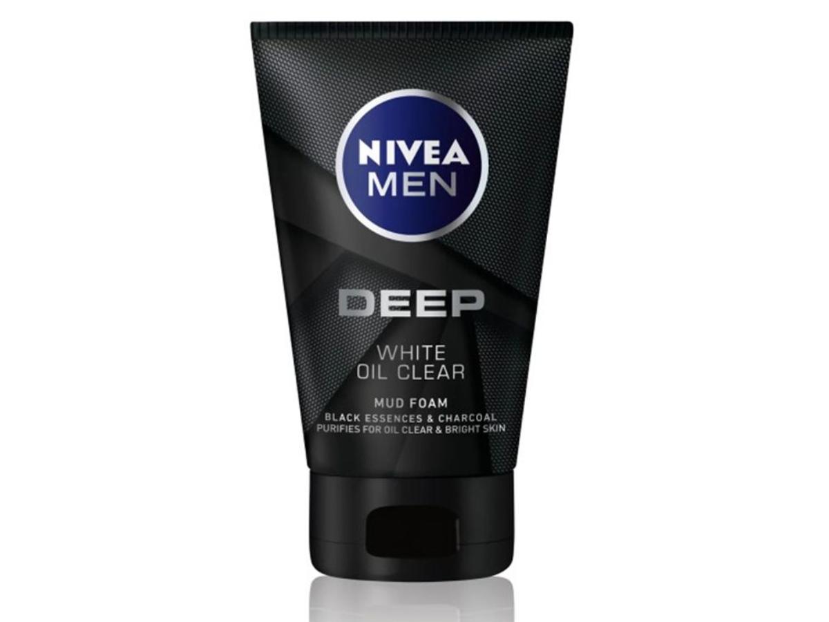 Nivea Men Deep Brightening Oil Clear Mud Foam gi&uacute;p l&agrave;m s&aacute;ng da, giải quyết bụi bẩn, dầu thừa