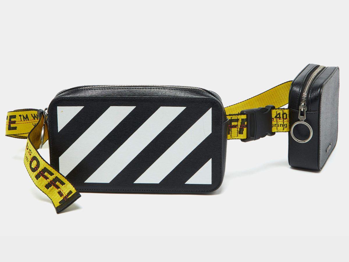 Mẫu fanny pack Striped Leather Belt Bag thể hiện phong cách độc đáo của hãng