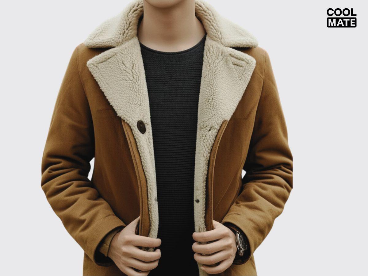 Chiếc áo khoác làm từ vải len có lớp lót lông dày bên trong cho thời tiết khắc nghiệt của miền Trung