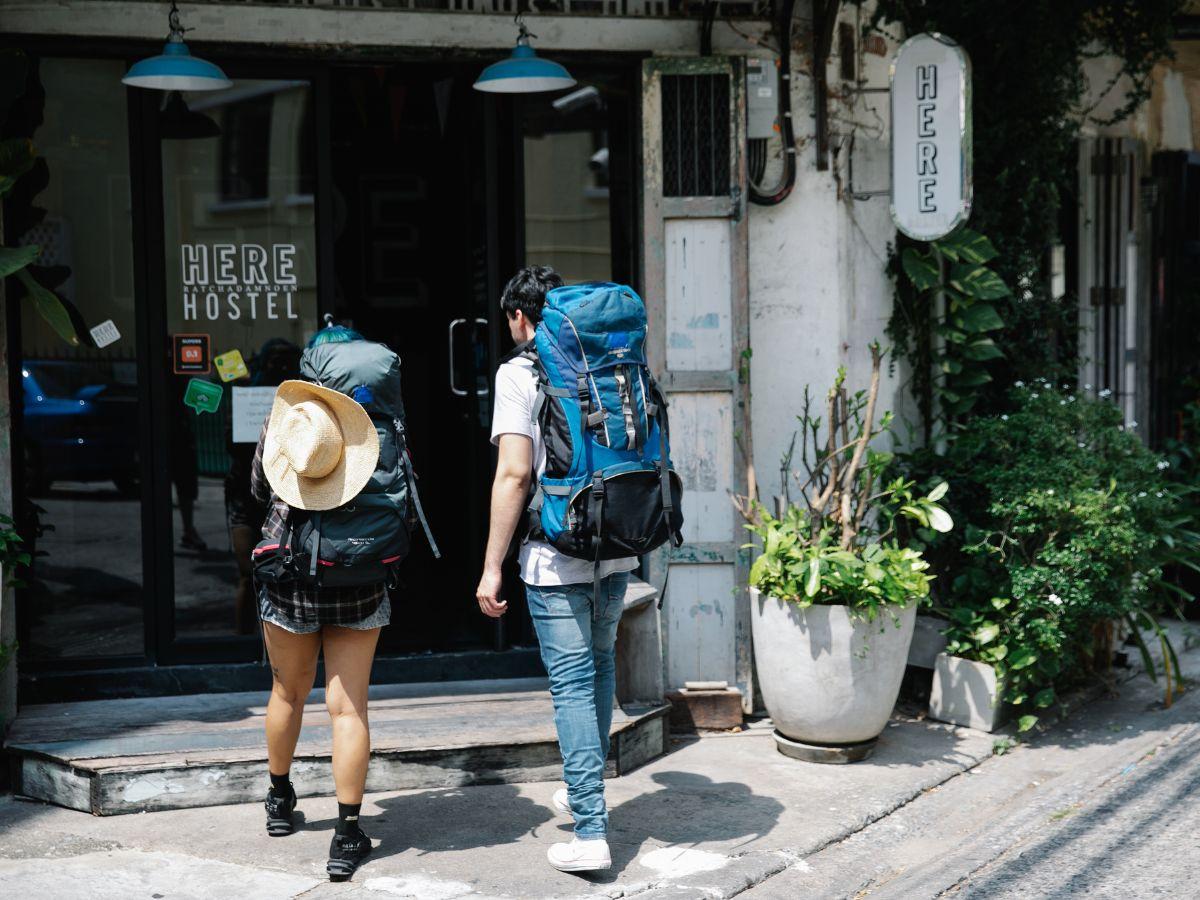 Có thể chọn outfit cùng chiếc balo phù hợp tùy thuộc nơi bạn đến