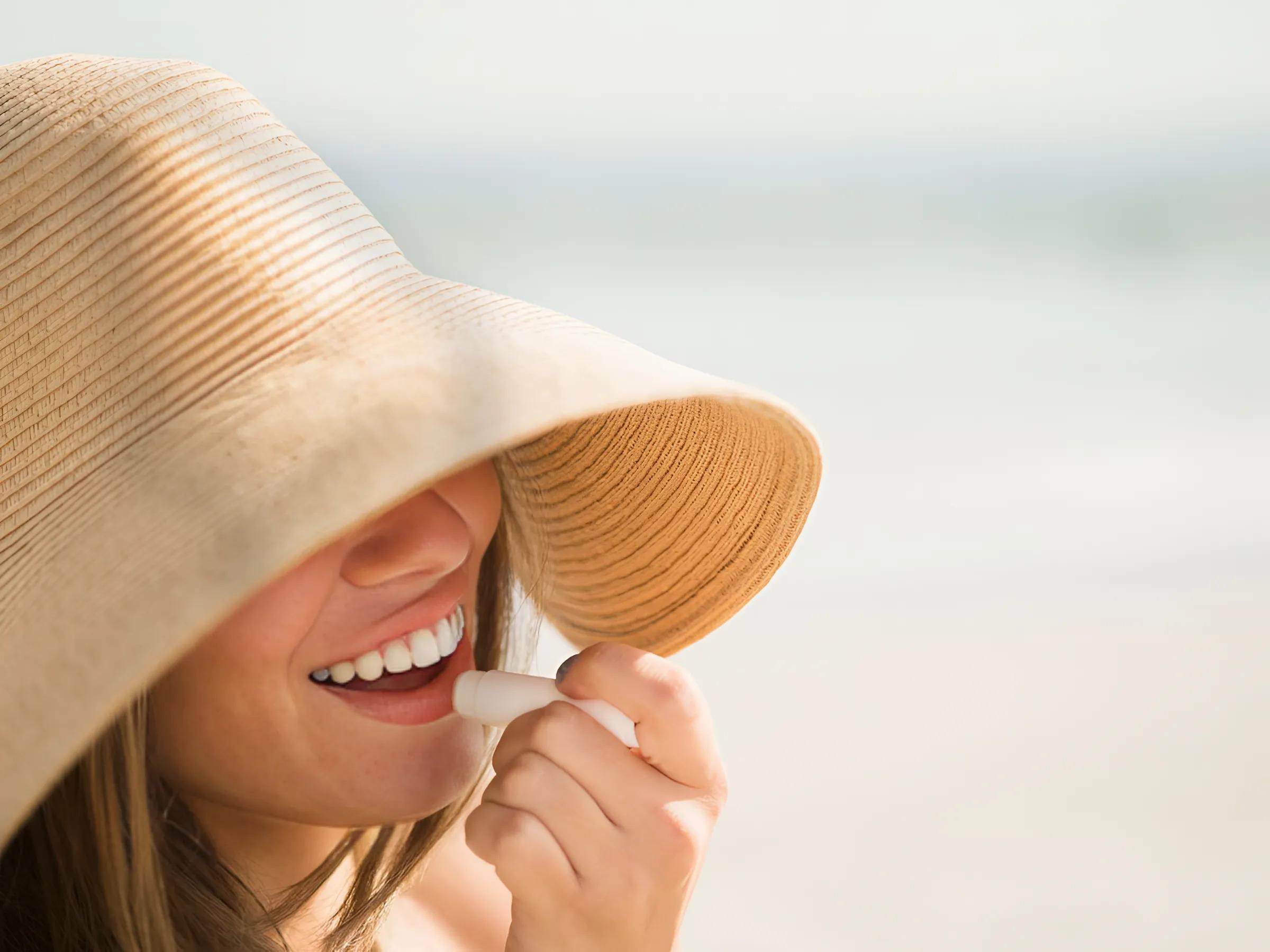 Bảo vệ môi khỏi ánh nắng mặt trời