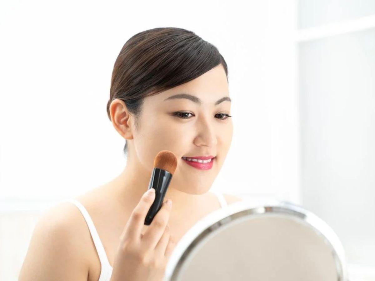 Bước dặm phấn phủ là rất quan trọng, đòi hỏi thao tác nhẹ nhàng