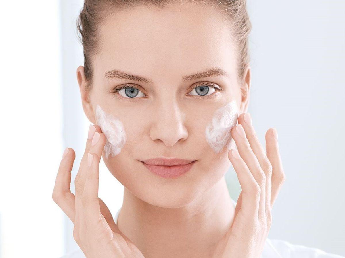 Nên có thời gian chờ giữa các lớp dưỡng da để các hoạt chất thẩm thấu tốt trên da