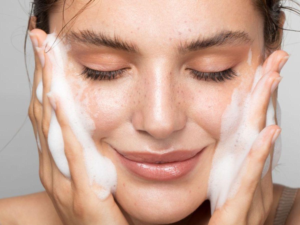 Phương pháp tẩy trang kép (double cleansing) được xem là lựa chọn lý tưởng