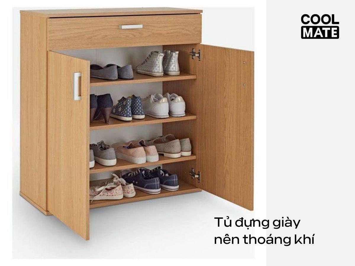 Nên bảo quản giày nơi khô thoáng, tránh ánh nắng trực tiếp