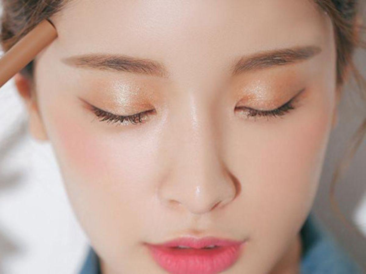 Dùng tone màu trung tính để làm màu chủ đạo ở hốc mắt