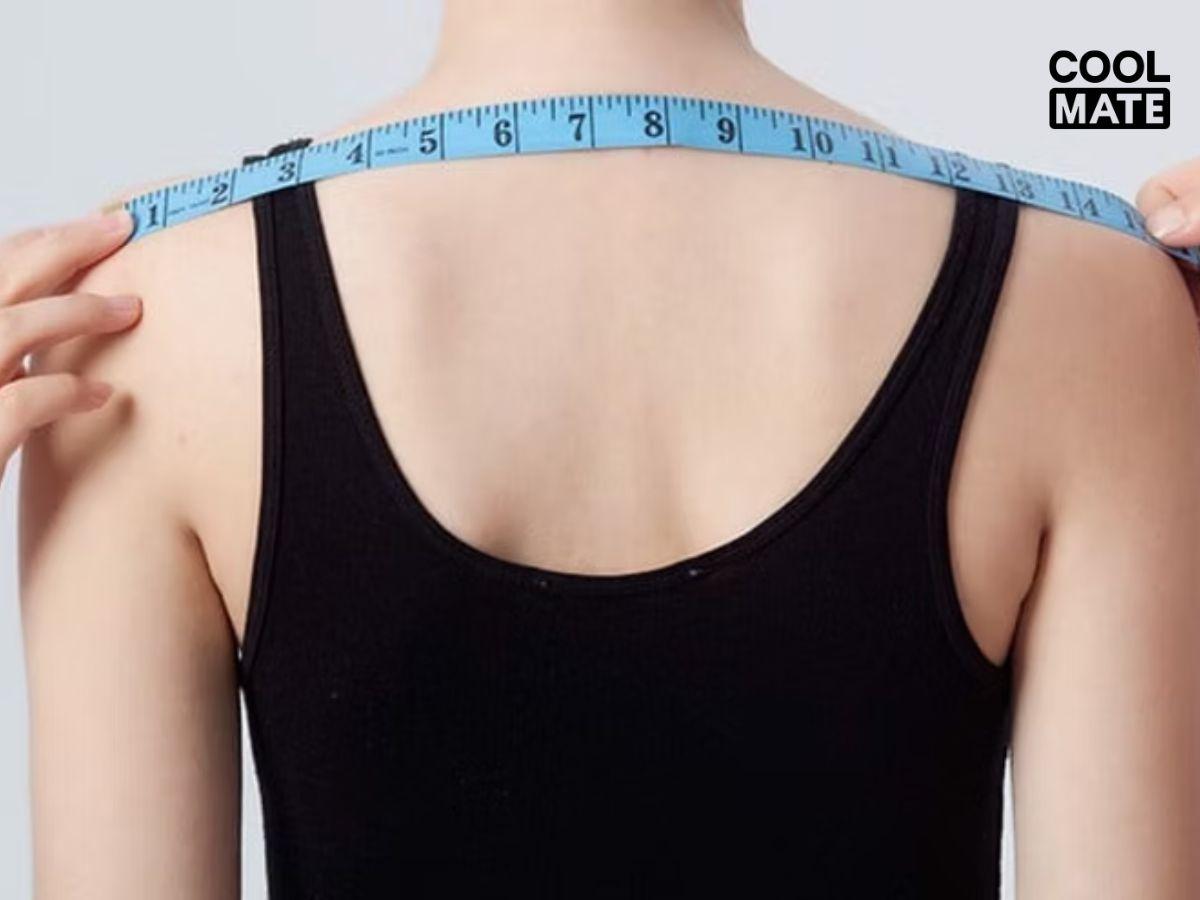 Cách đo chiều rộng vai bằng thước dây, thước đặt ngang phần vai rộng nhất