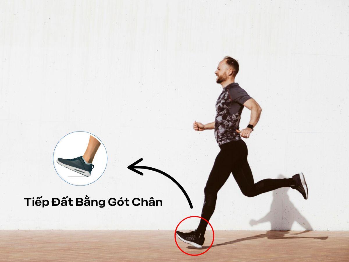 Tiếp đất bằng gót chân là lựa chọn thường thấy ở các vận động viên chạy đường dài