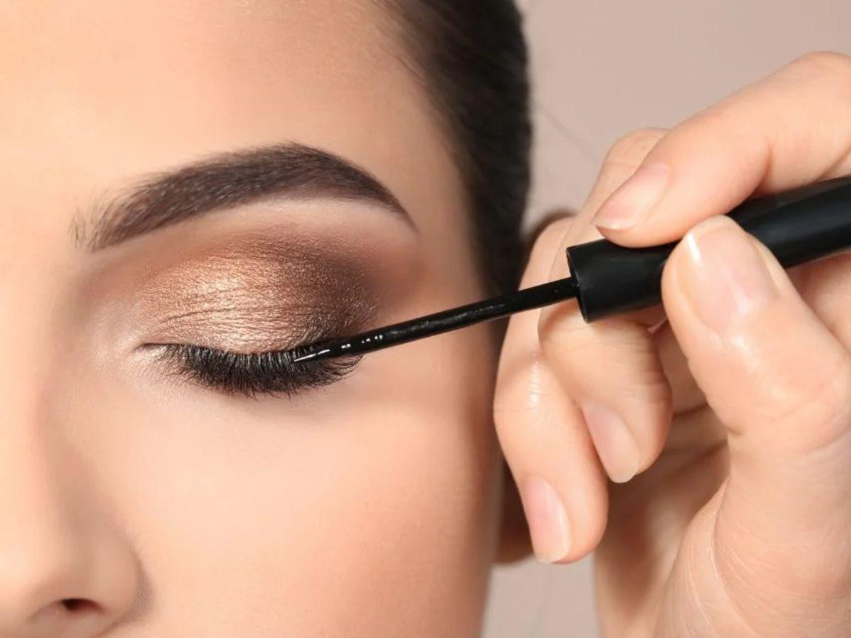 Kẻ viền đến chuốt mi, giúp ánh nhìn sâu và sắc nét