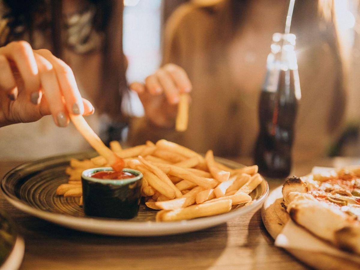 Thức ăn chứa nhiều calo khiến cơ thể bạn không thể giảm cân