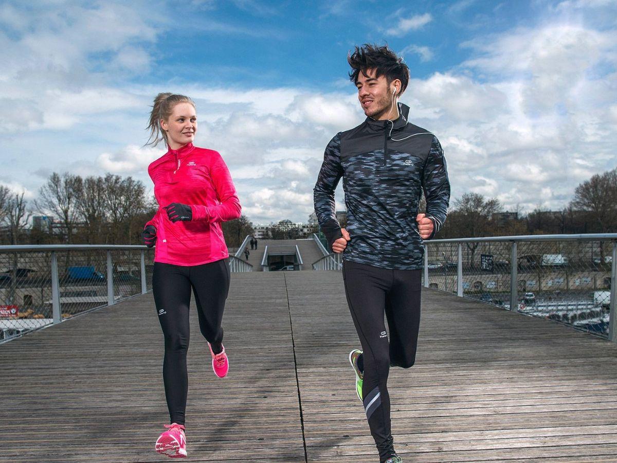 Chạy cường độ cao còn kích thích cơ thể tiết ra endorphin – hormone hạnh phúc giúp cải thiện tâm trạng, giảm stress 