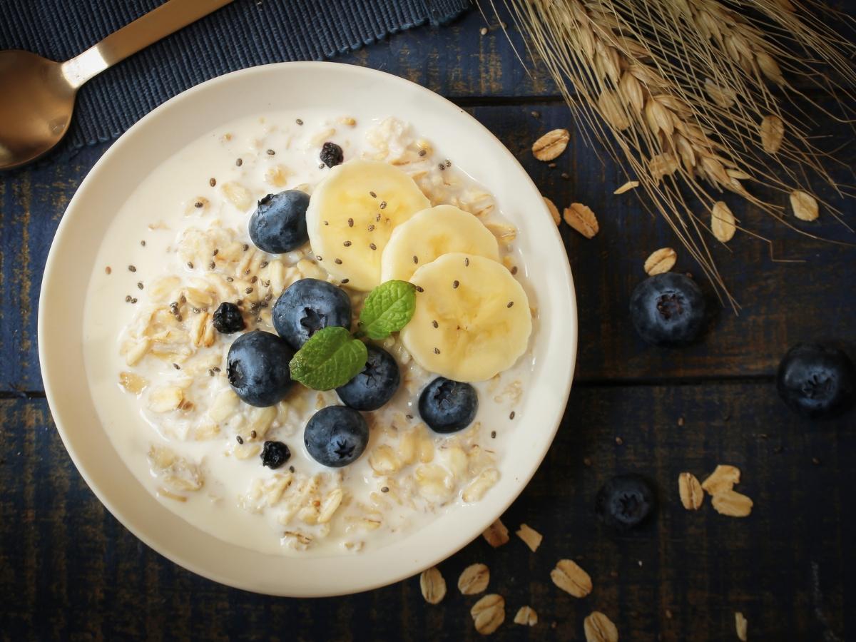 Overnight Oats (yến mạch ngâm qua đêm) là giải pháp tuyệt vời để chuẩn bị bữa ăn trước tập