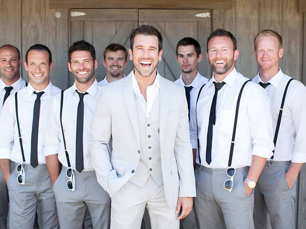 Ăn mặc đúng dress code thể hiện sự tinh tế và tôn trọng đối với chủ tiệc