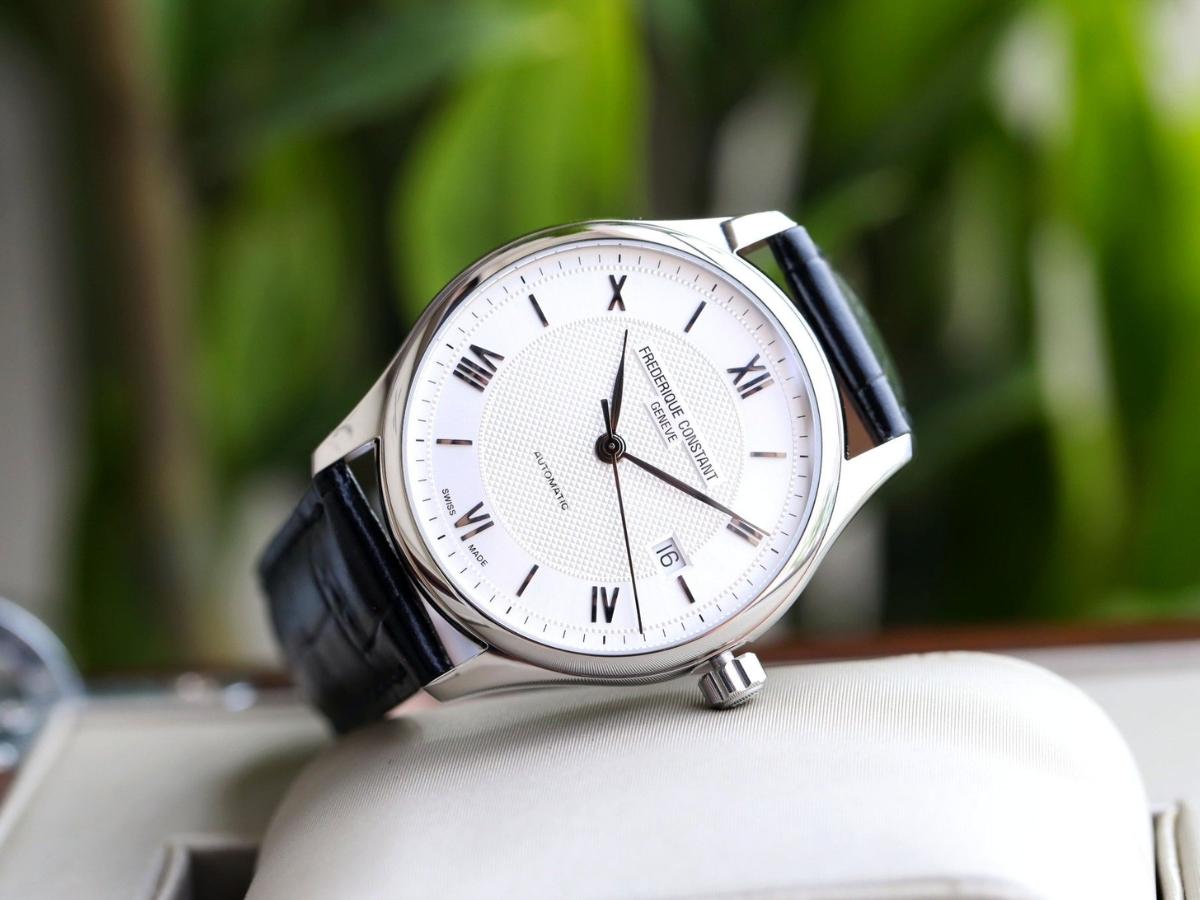 Frederique Constant Classics Index Automatic với thiết kế tối giản và thanh lịch