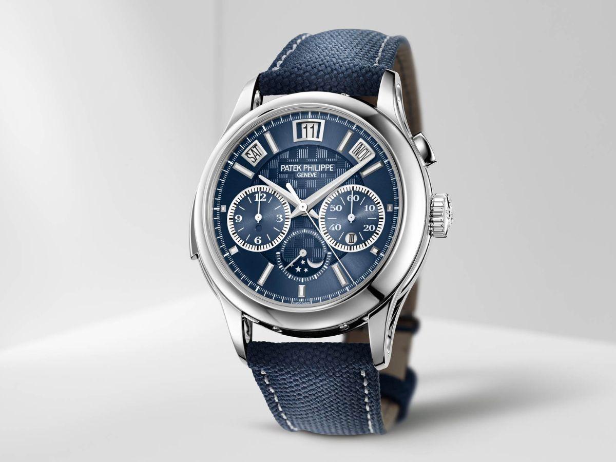 Đồng hồ Patek Philippe Titanium Ref. 5208T-010 - mặt xanh carbon và vỏ titan độc đáo
