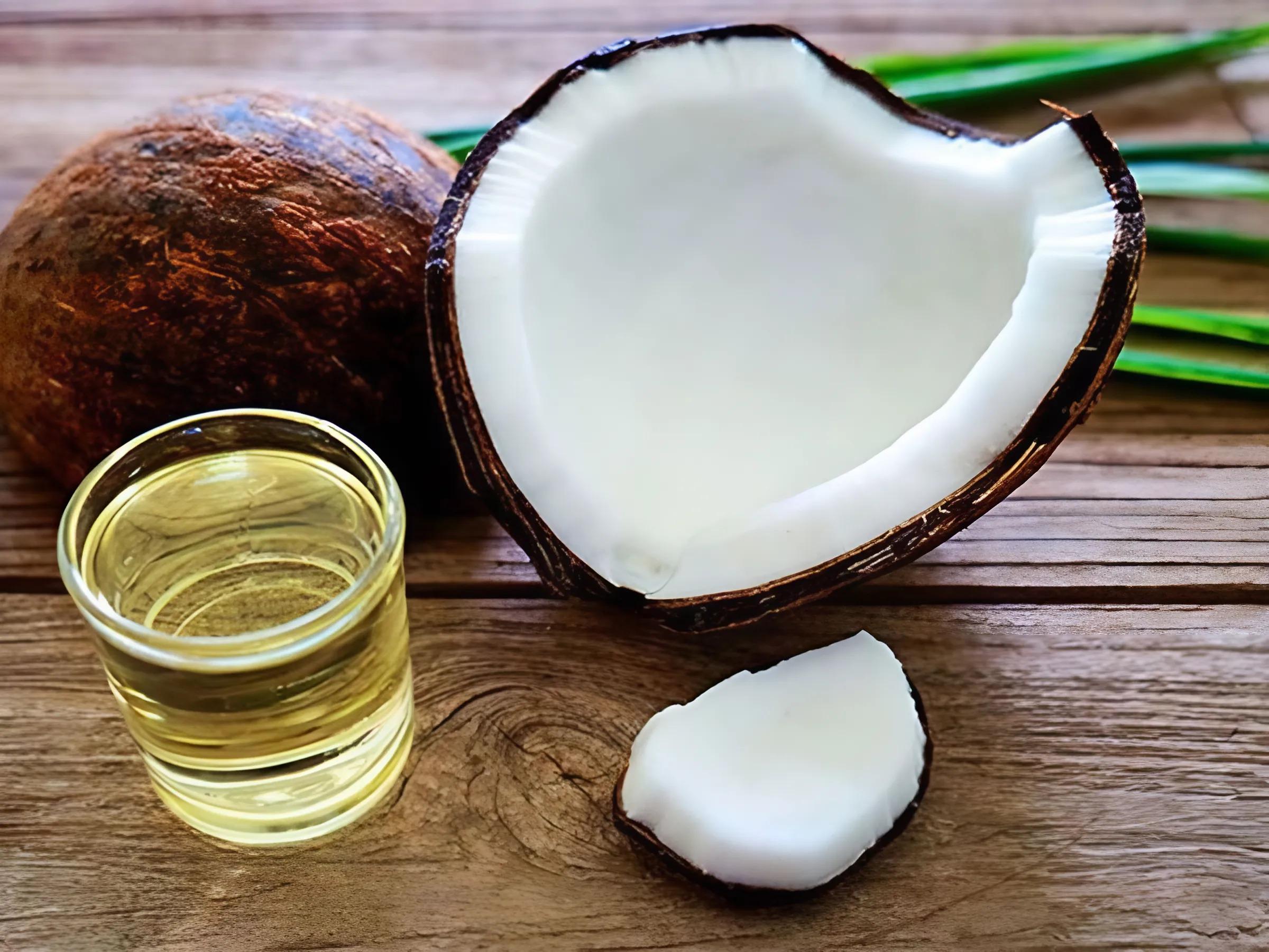 Dầu dừa dưỡng mi: "Thần dược" thiên nhiên cho hàng mi khỏe đẹp?