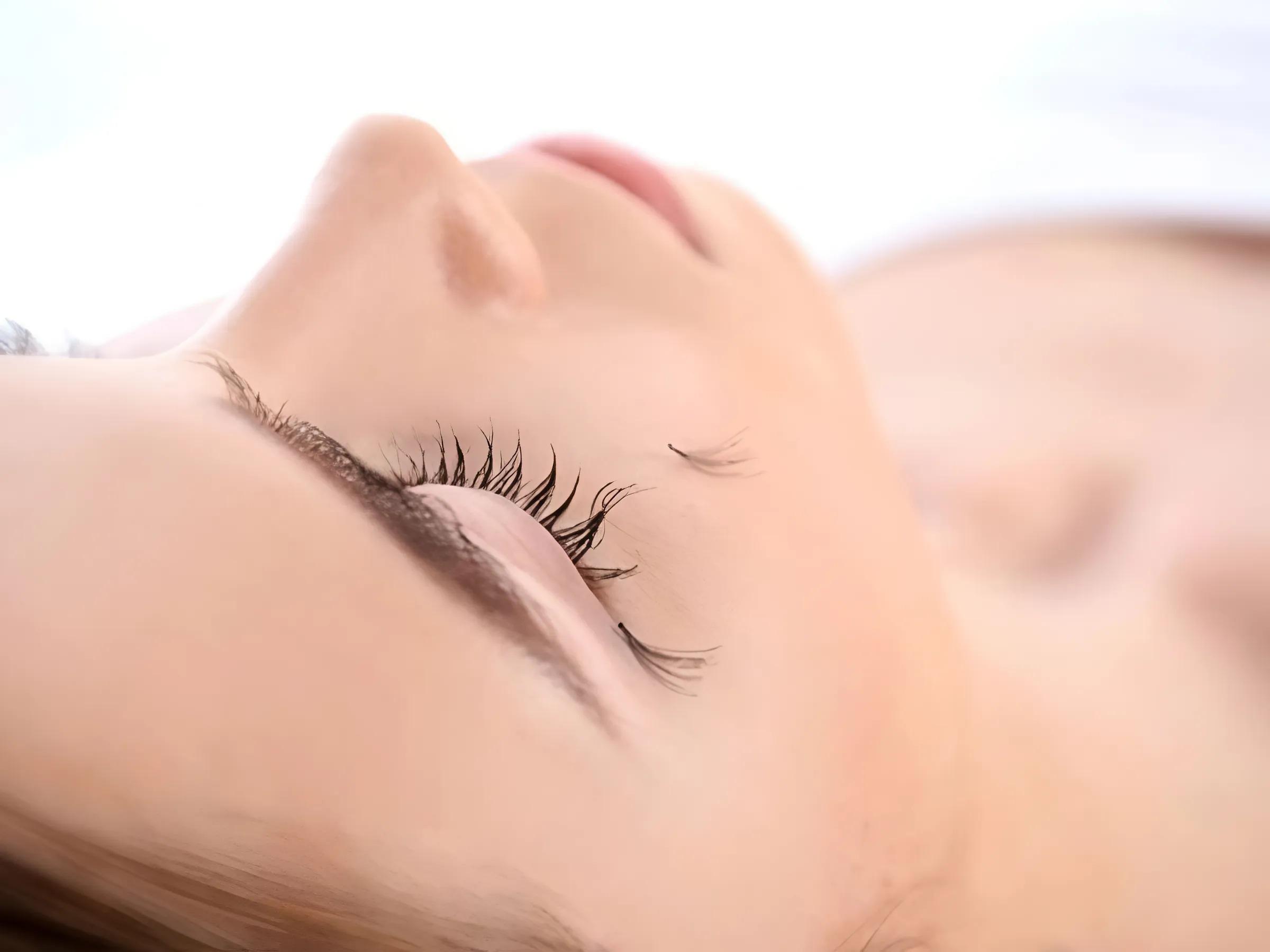 Những bạn sở hữu hàng mi tự nhiên khiêm tốn về độ dài, độ dày