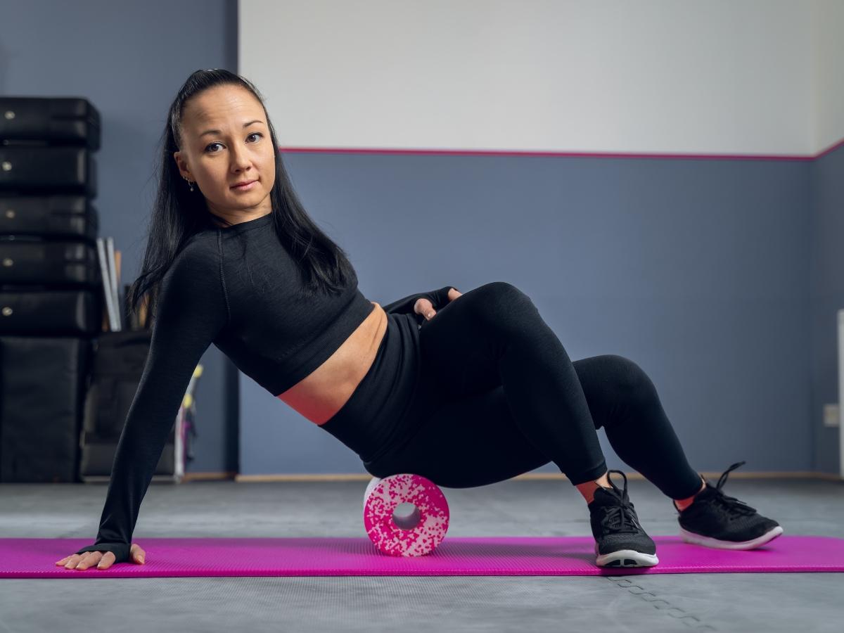 Tổng thời gian dùng foam roller hiệu quả thường dao động từ 5-20 phút