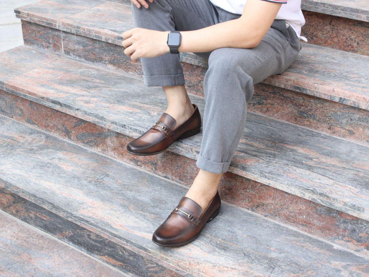 Nên chọn chất liệu giày lười nào?