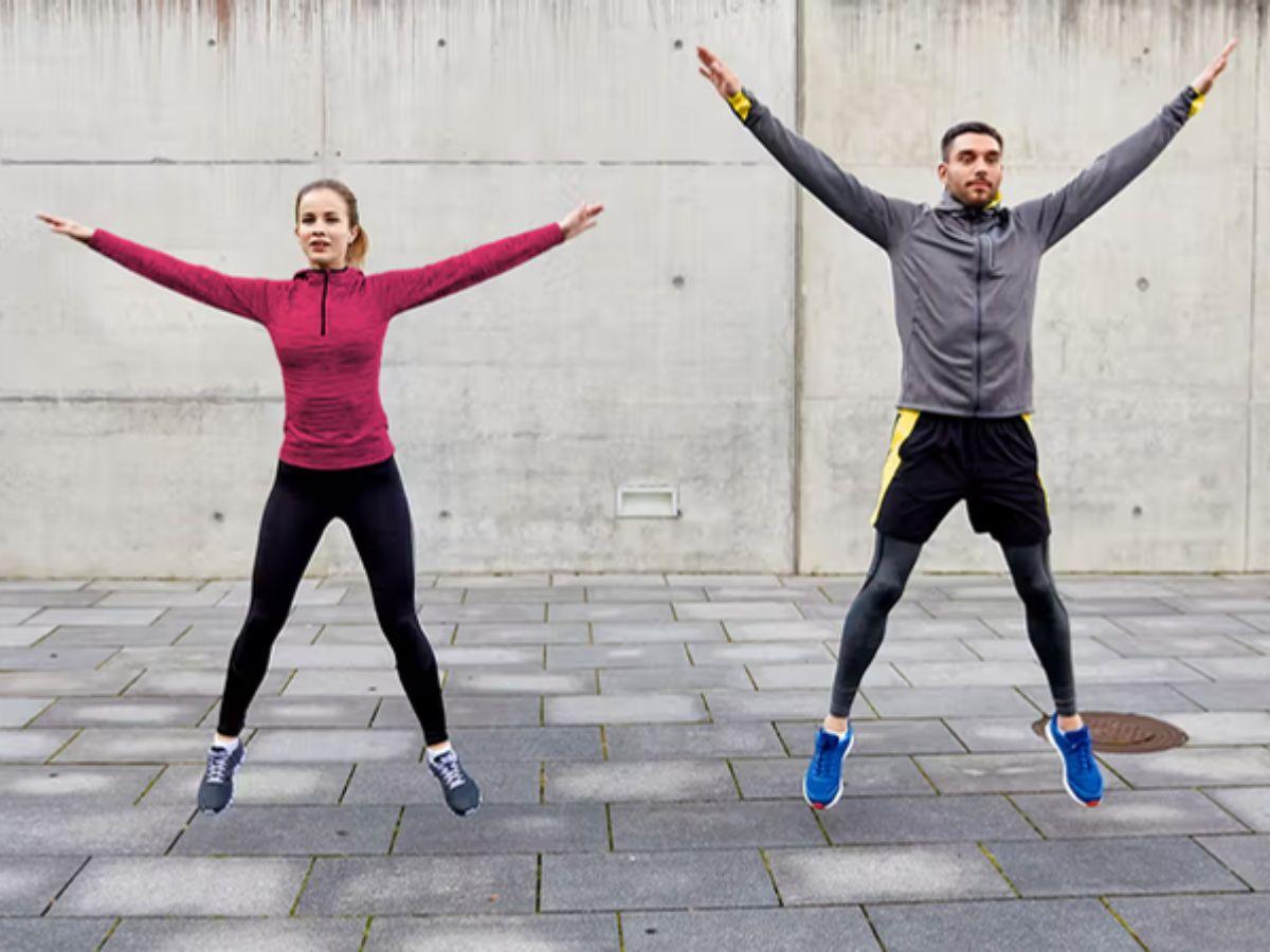 Jumping Jacks giúp tác động cơ vai, chân và tim mạch hiệu quả