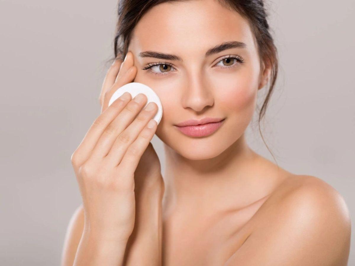 Tẩy trang kĩ đảm bảo không còn kem chống nắng trên da