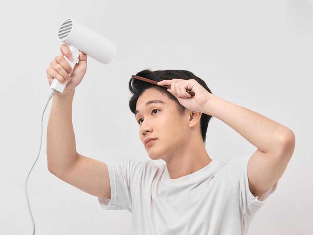 Nên gội đầu và sấy tóc đúng cách với mái ngố nam