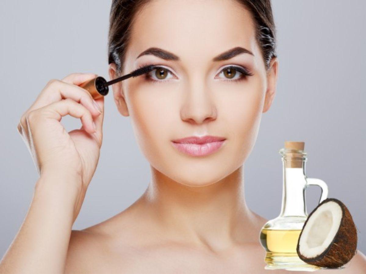 Cho lượng ít dầu dừa vào mascara