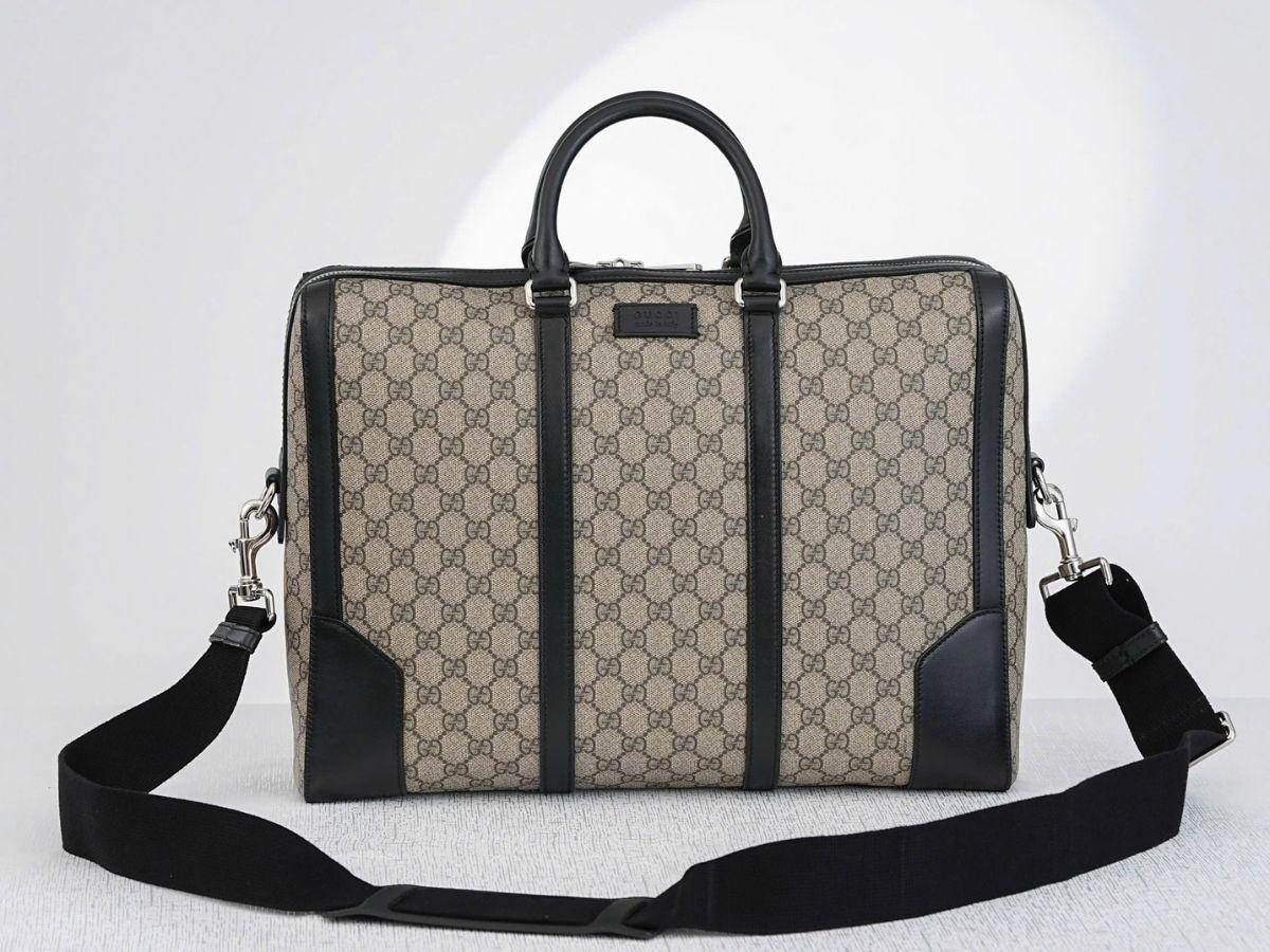 Cặp tài liệu Gucci là điểm nhấn sang trọng cho phong cách công sở lịch lãm