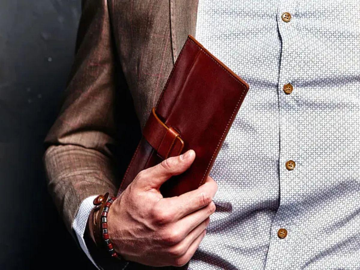 Kiểu ví cầm tay nam clutch mỏng tối giản