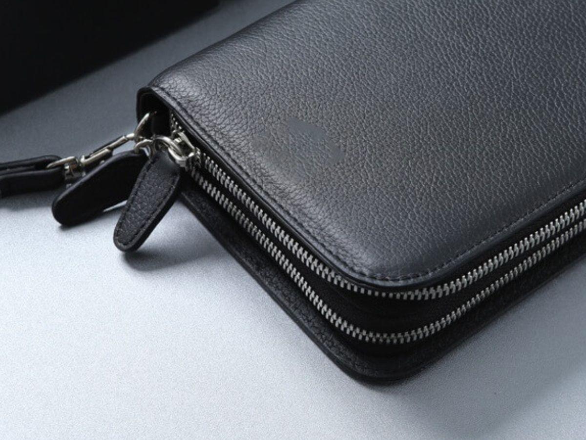 Clutch Smart Zip phù hợp cho cả công việc và sử dụng hàng ngày nhờ thiết kế chắc chắn