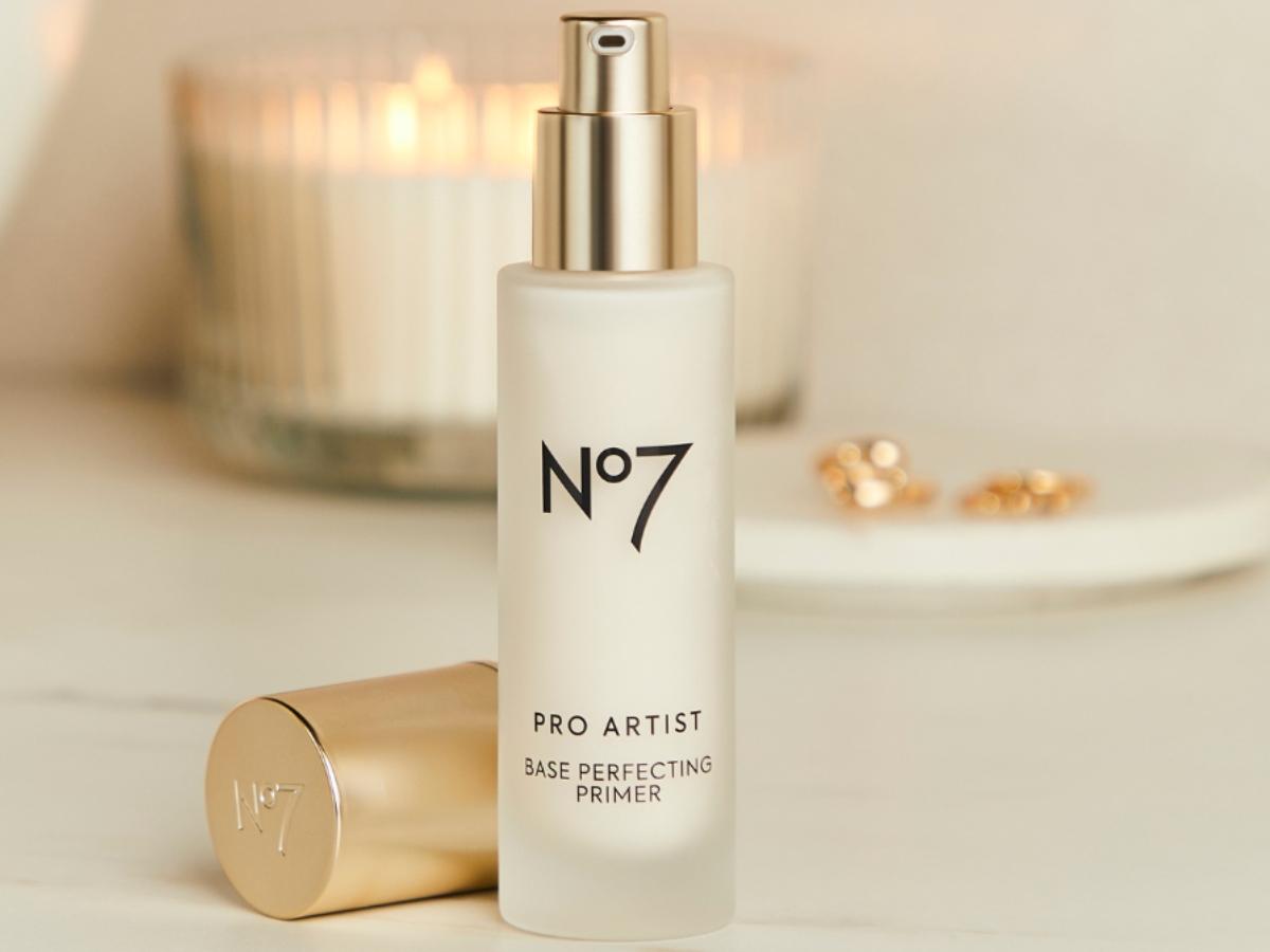 Kem lót là lớp trung gian giữa skincare và kem nền, giúp bảo vệ da