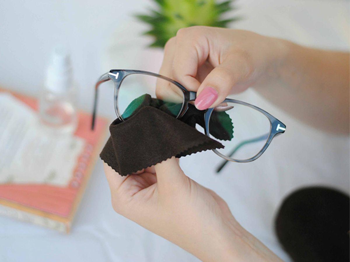 Các bước kiểm tra và bảo quản kính mắt để duy trì độ bền và chất lượng sản phẩm
