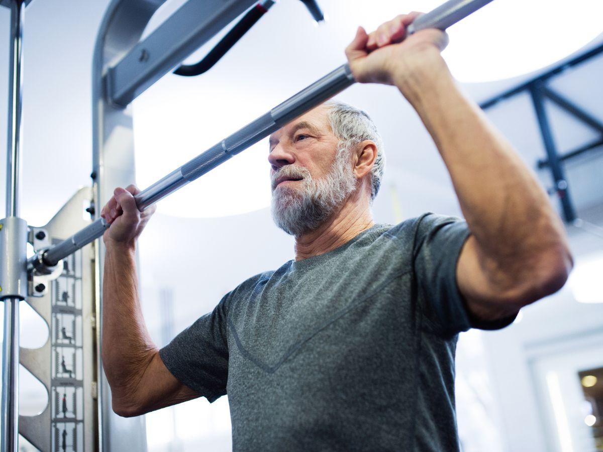 Người lớn tuổi tập gym ưu tiên các bài tập kháng lực cơ bản, cường độ nhẹ nhàng