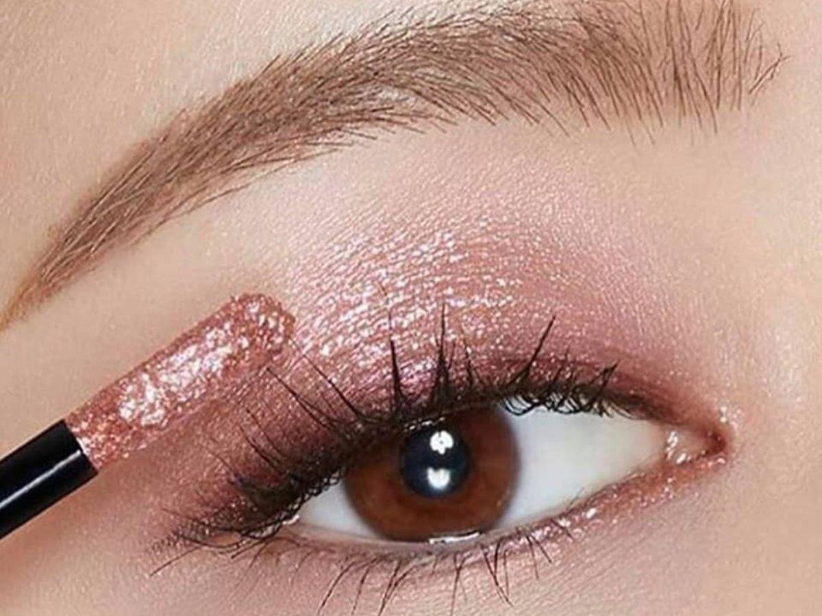 Người mới makeup nên dùng nhũ mắt an toàn như nude ánh nhũ, champagne, hồng đào